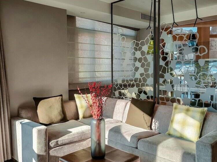 استودیوی استاندارد با تخت دوبل, Element Chongli