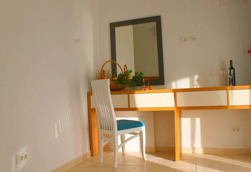 ویلا دلوکس 3 خوابه, Villa Luka