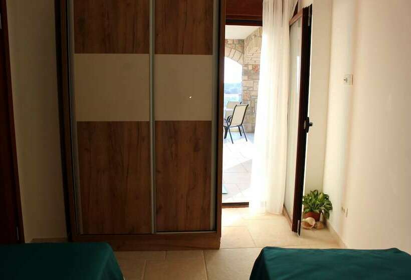 ویلا دلوکس 3 خوابه, Villa Luka