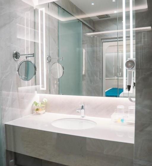 اتاق لوکس با تخت بزرگ, Crystal Inn
