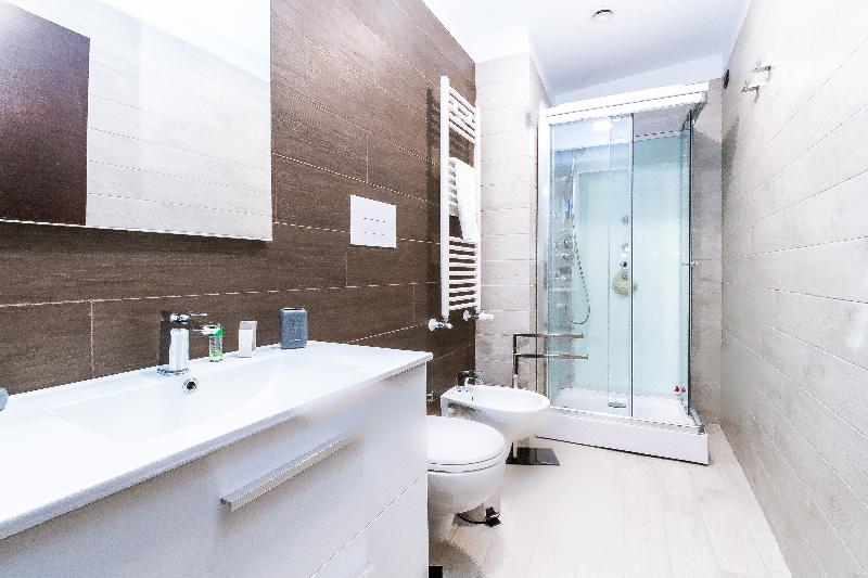 اتاق استاندارد با چشم‌انداز دریاچه, Hampton Inn San Luis Potosi