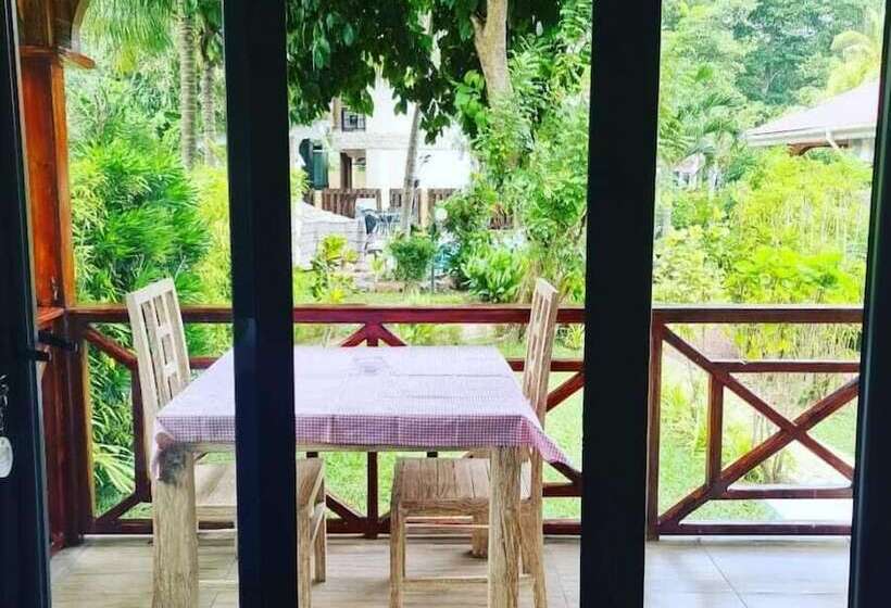 بانگلوی استاندارد, Casa De Leela Self Catering Guest House