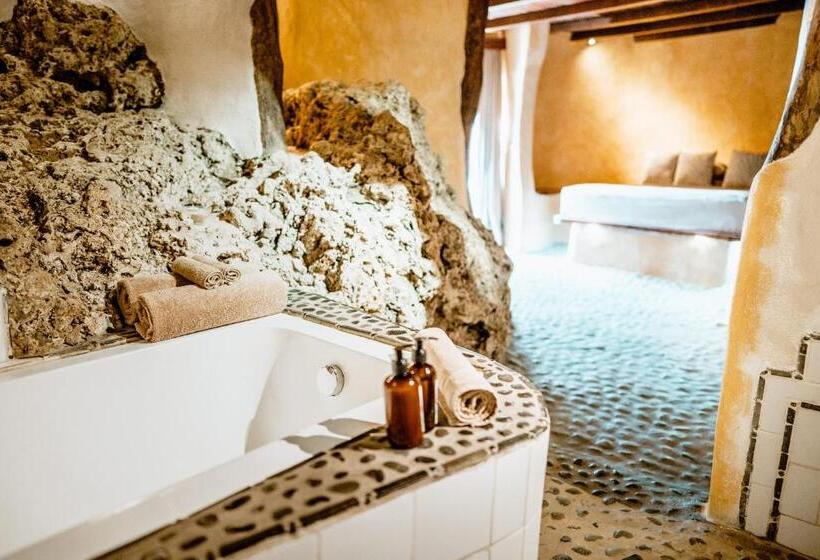 Deluxe Suite King Bed, Rockwater Resort