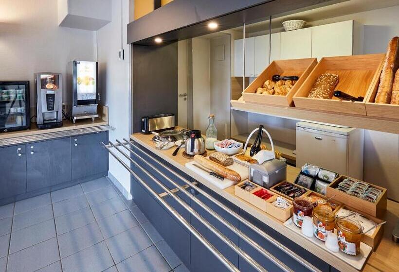 اتاق خانوادگی, B&b Hotel Les Herbiers