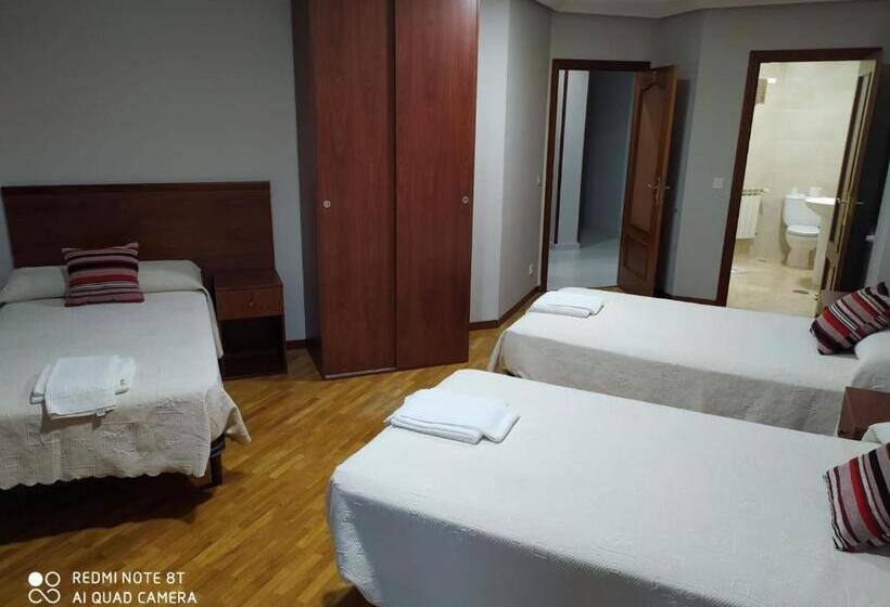 اتاق استاندارد سه نفره, Hostal Cerecedo