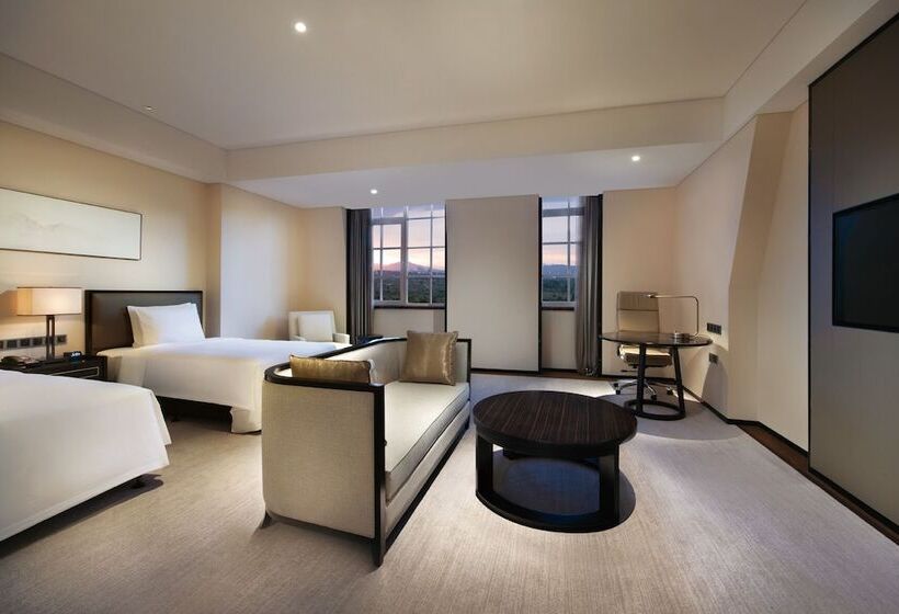 اتاق پریمیوم با بالکن, Crowne Plaza Huailai By Ihg