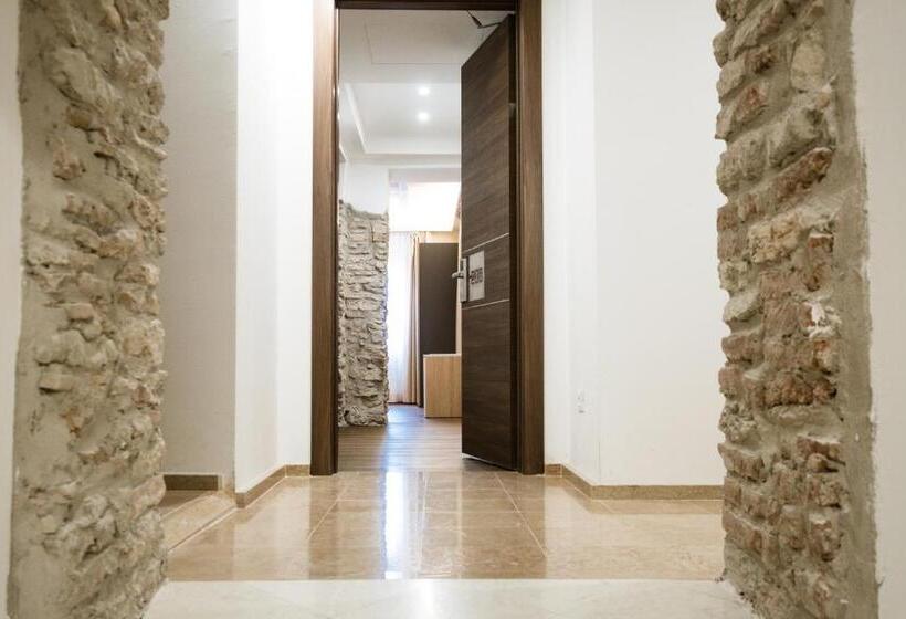 اتاق سوپریور سه تخته, Corona