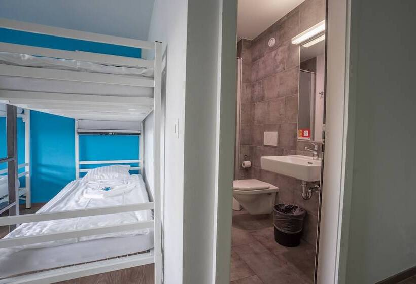 Economy Quadruple Room, Nyon Hostel