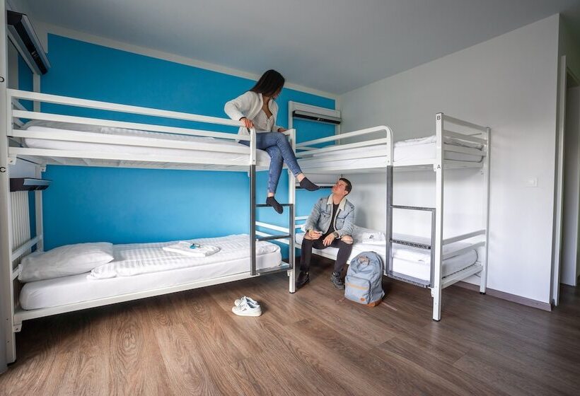 Economy Quadruple Room, Nyon Hostel