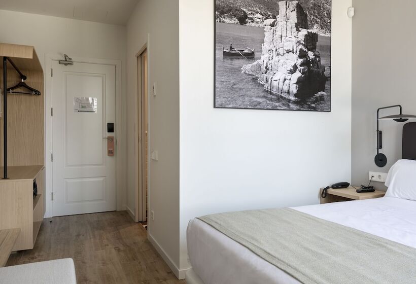 Superior Triple Room, Alta House Begur