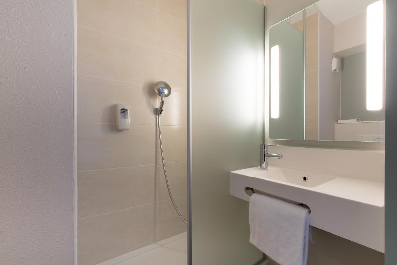 اتاق استاندارد سه نفره, B&b Hotel Marseille La Valentine St Menet