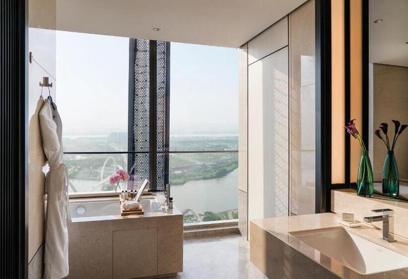 Deluxe room with river view, Jumeirah Nanjing