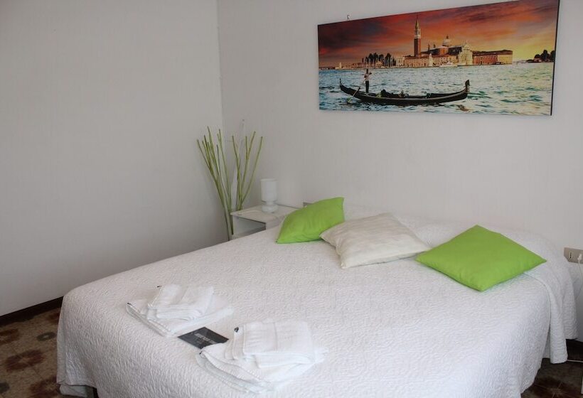 اتاق استاندارد با سرویس بهداشتی مشترک, B&b Airport Venice Diego