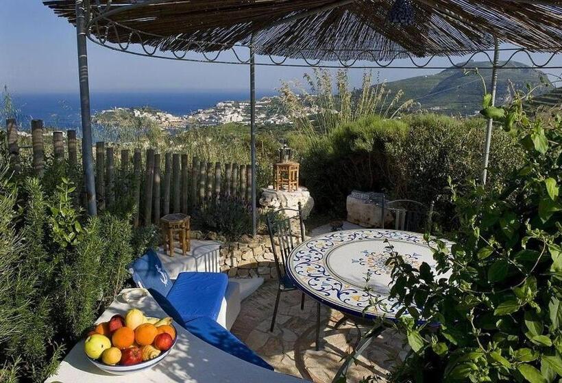 اتاق استاندارد چهار تخته با چشم‌انداز دریا, Guest House Villa Il Gabbiano