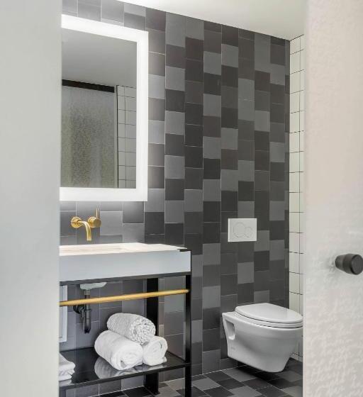 سوئیت با تخت بزرگ, Cambria Hotel Boston Downtown   Seaport