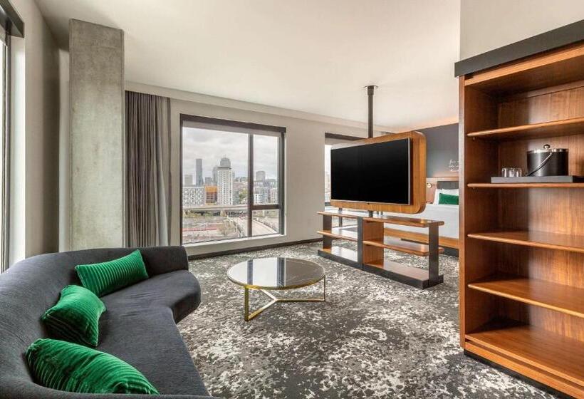 سوئیت با تخت بزرگ, Cambria Hotel Boston Downtown   Seaport