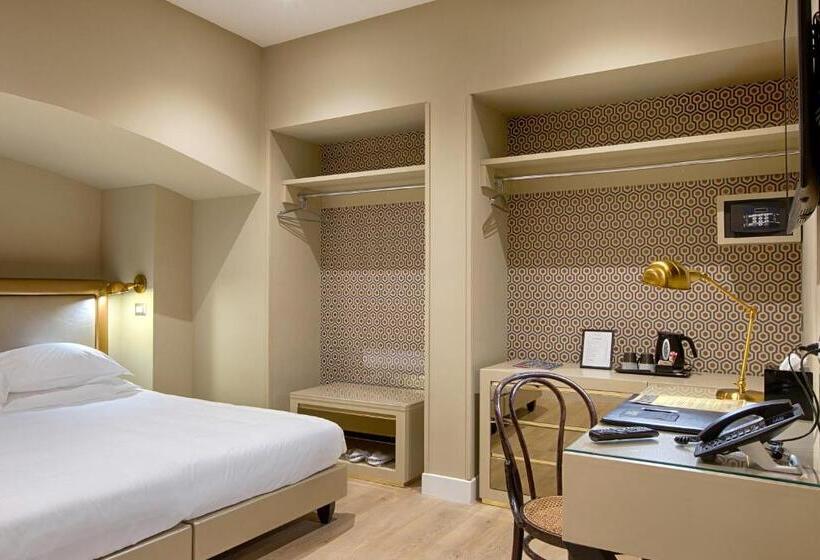 Deluxe Triple Room, Caruso Place Boutique & Wellness Suites