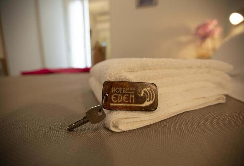 اتاق استاندارد چهارنفره با بالکن, Eden B&b