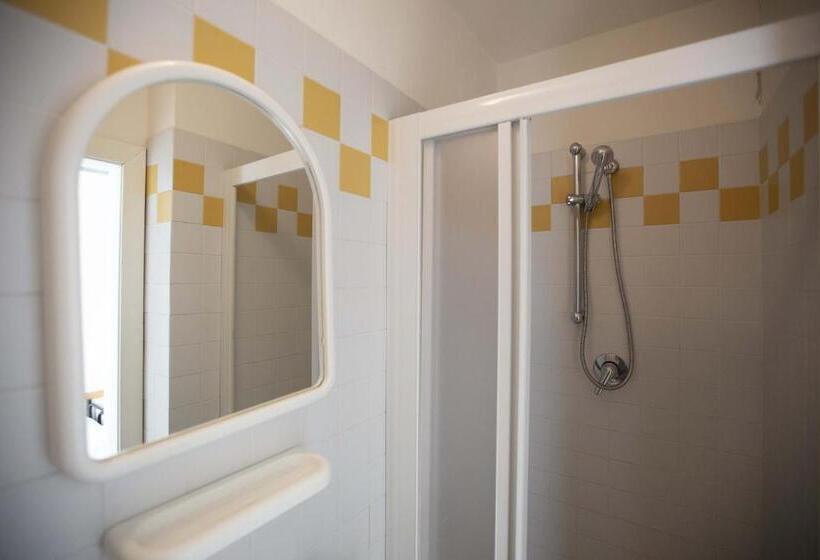 اتاق استاندارد یک تخته با بالکن, Eden B&b