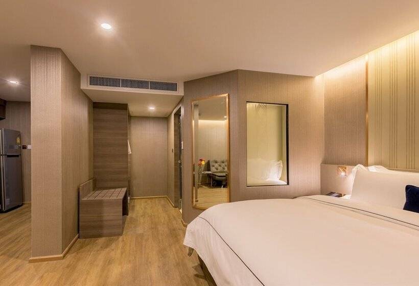 Chambre Familiale Communicante, Glow Sukhumvit 5