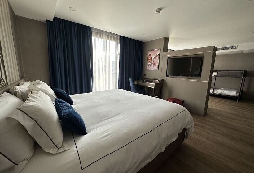 سوییت اجرایی, Glow Sukhumvit 5
