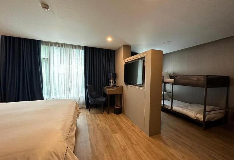 سوییت خانوادگی, Glow Sukhumvit 5