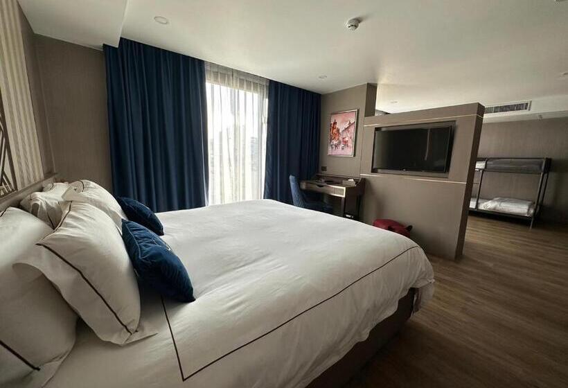 سوییت اجرایی, Glow Sukhumvit 5