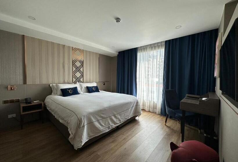 سوییت اجرایی, Glow Sukhumvit 5