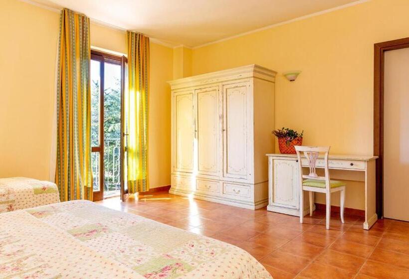 اتاق راحتی سه تخته, Palazzo Vittoria