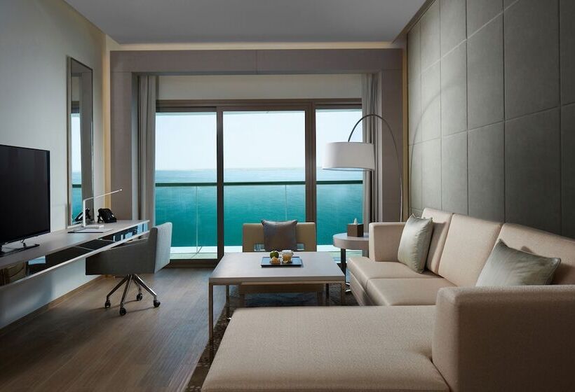 سوئیت پریمیوم با چشم‌انداز دریا, Royal M Hotel Abu Dhabi By Gewan