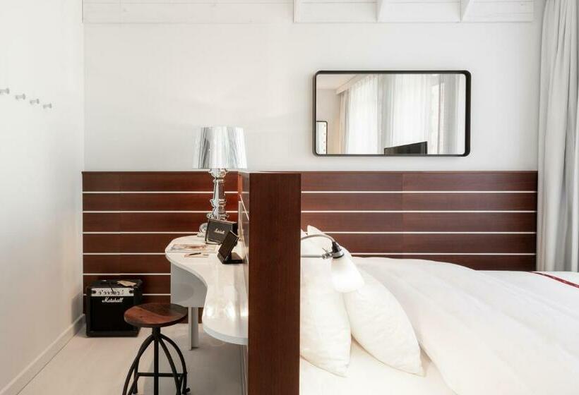 Quarto standard, Ruby Lotti  Hamburg