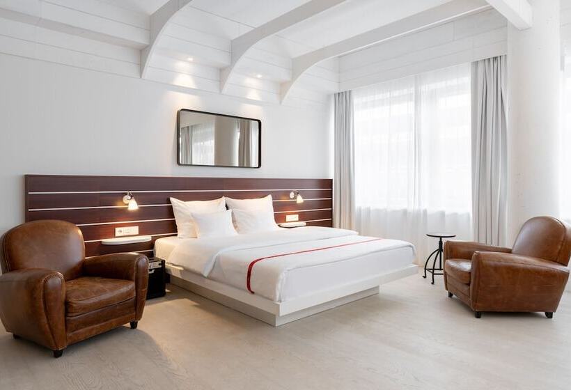 Quarto standard, Ruby Lotti  Hamburg