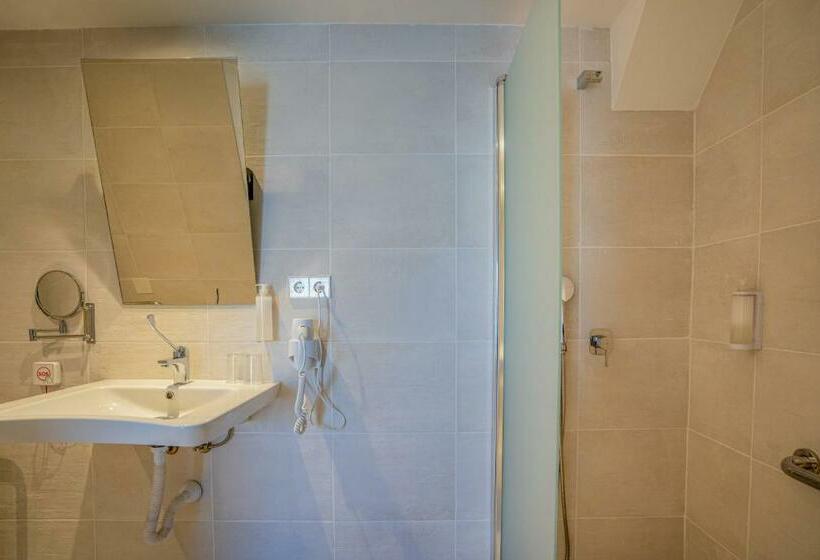 اتاق استاندارد برای معلولان, Inner Hotel Rupit Adults Only