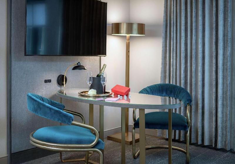 سوئیت با تخت بزرگ, Tulsa Club Hotel, Curio Collection By Hilton