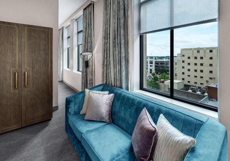 سوئیت با تخت بزرگ, Tulsa Club Hotel, Curio Collection By Hilton