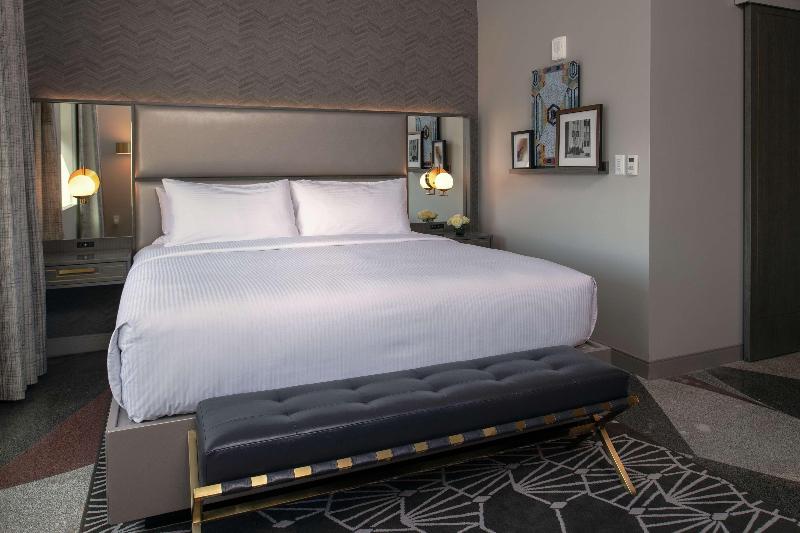 اتاق پرمیوم, Tulsa Club Hotel, Curio Collection By Hilton