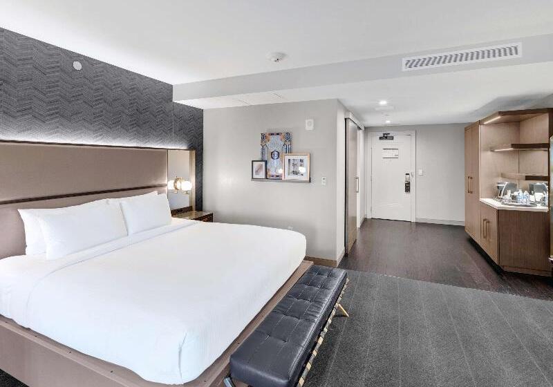 سوئیت با تخت بزرگ, Tulsa Club Hotel, Curio Collection By Hilton