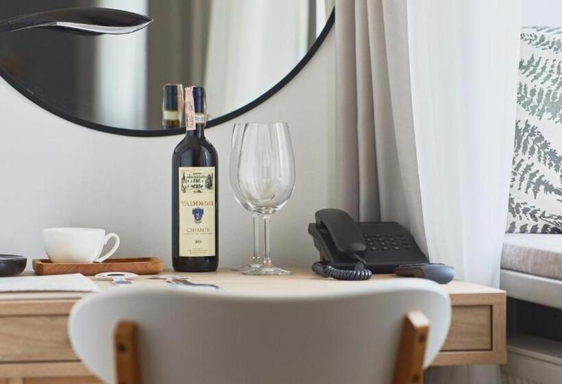 اتاق سوپریور با چشم‌انداز شهر, Wine&pillow Hotel By Frapolli