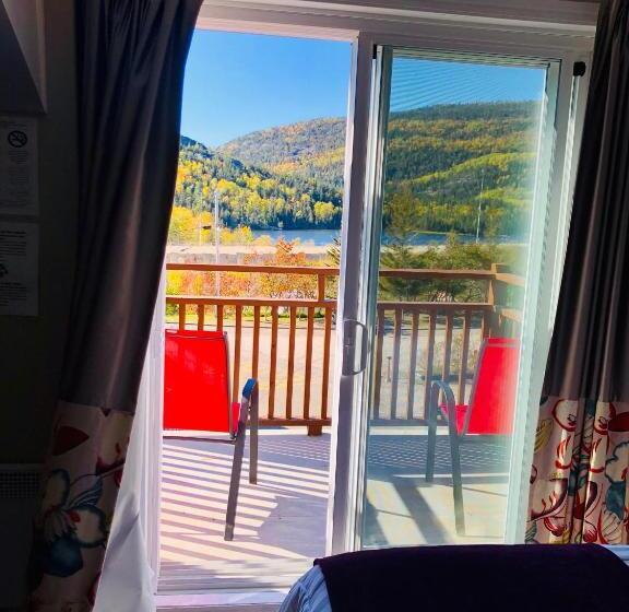 اتاق استاندارد با بالکن, Hôtel Motel Le Beluga
