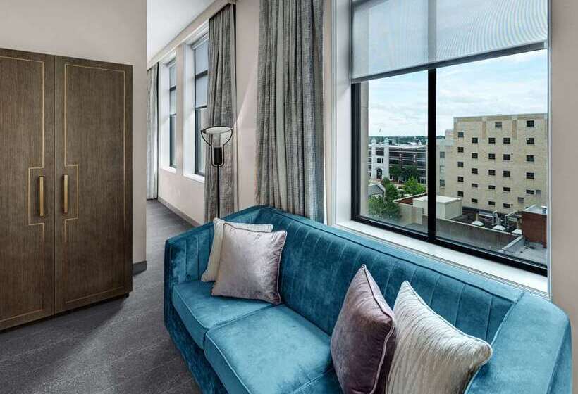 سوئیت با تخت بزرگ, Tulsa Club Hotel, Curio Collection By Hilton