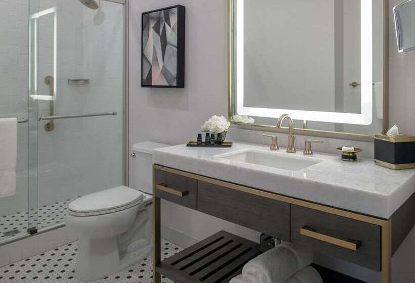سوئیت با تخت بزرگ, Tulsa Club Hotel, Curio Collection By Hilton