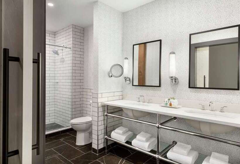 سوئیت با تخت بزرگ, Tulsa Club Hotel, Curio Collection By Hilton