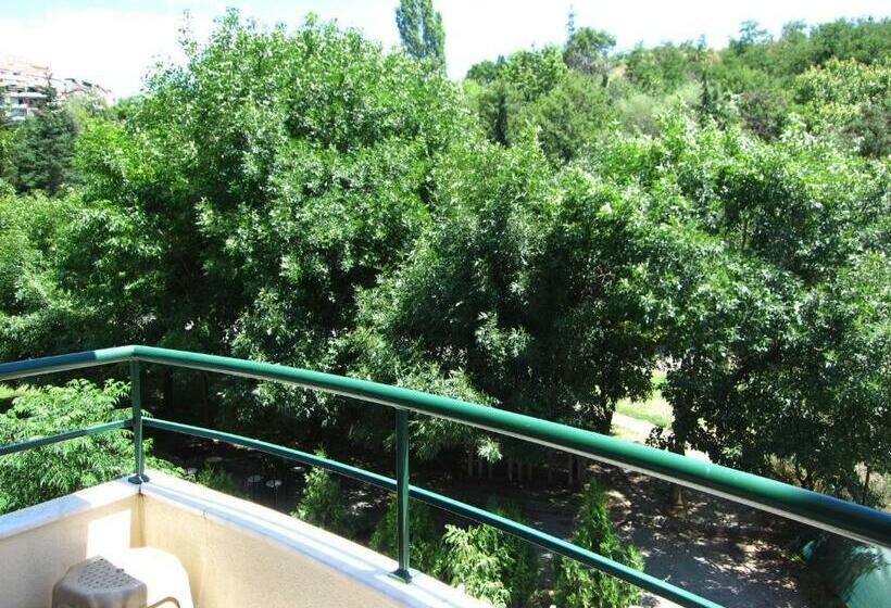 اتاق استاندارد سه تخته با بالکن, Family Hotel Bistritsa