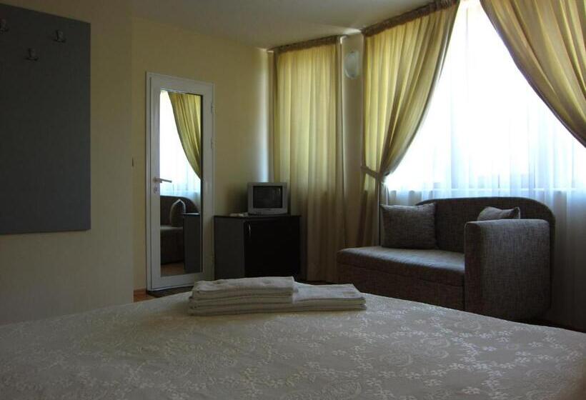 اتاق استاندارد سه تخته با بالکن, Family Hotel Bistritsa
