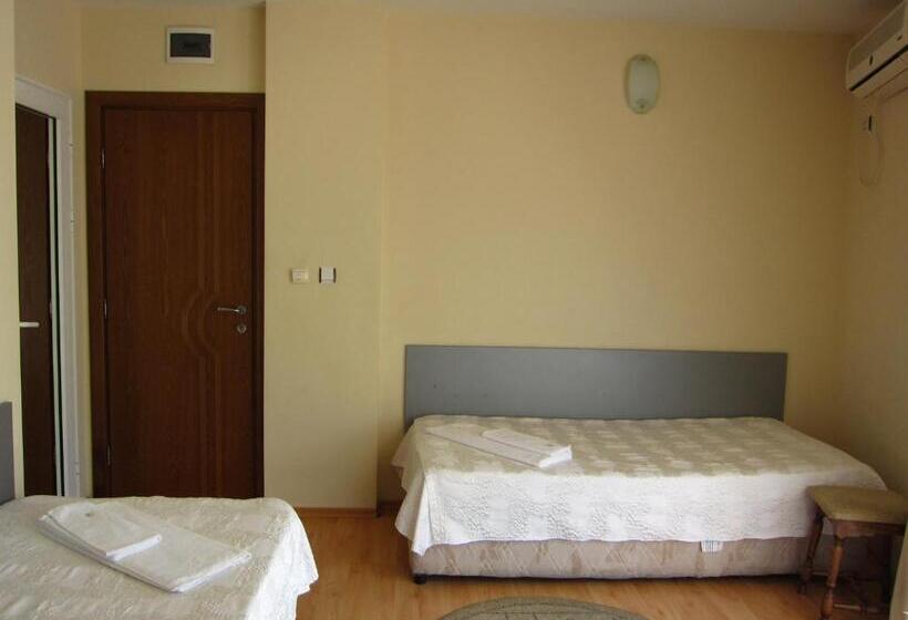 اتاق استاندارد با بالکن, Family Hotel Bistritsa