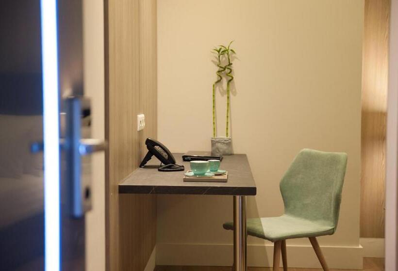 اتاق استاندارد با بالکن, Athens Platinum Rooms And Suites