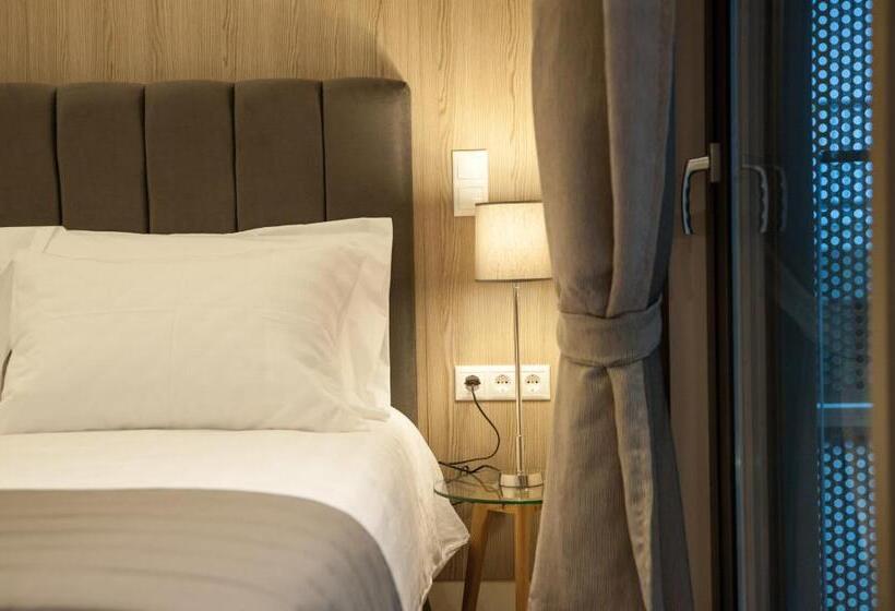 اتاق لوکس خانوادگی, Athens Platinum Rooms And Suites