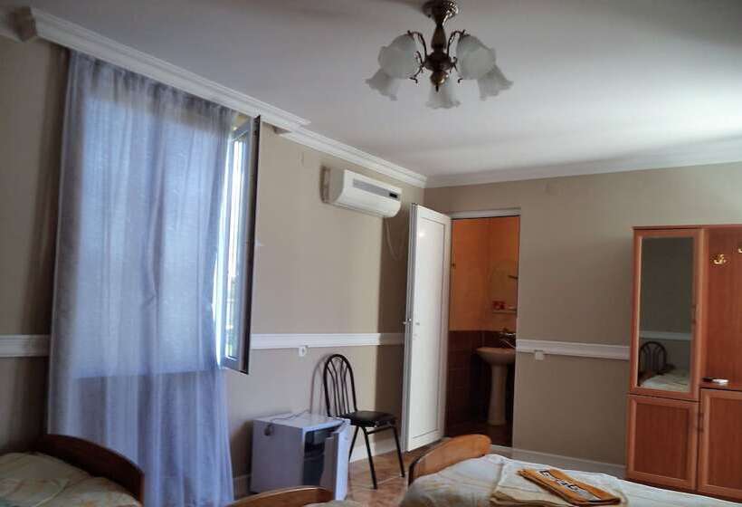 اتاق استاندارد چهار تخته, Live Inn Ureki