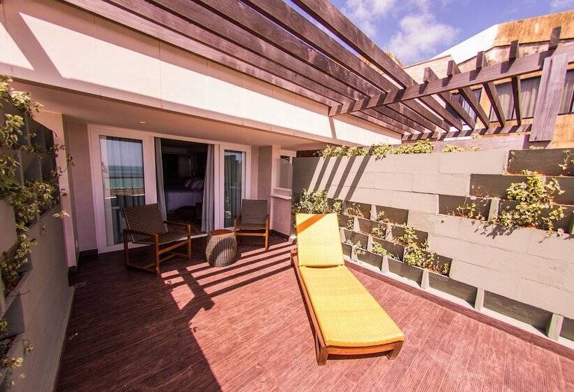 سوئیت پریمیوم با چشم‌انداز دریا, Vogal Luxury Beach Hotel & Spa