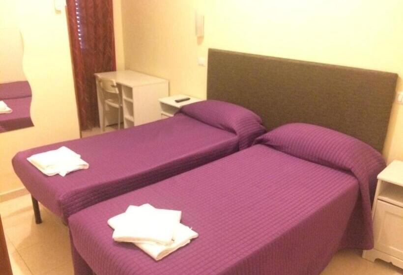 اتاق استاندارد سه نفره, Tiburtina Hotel Holiday